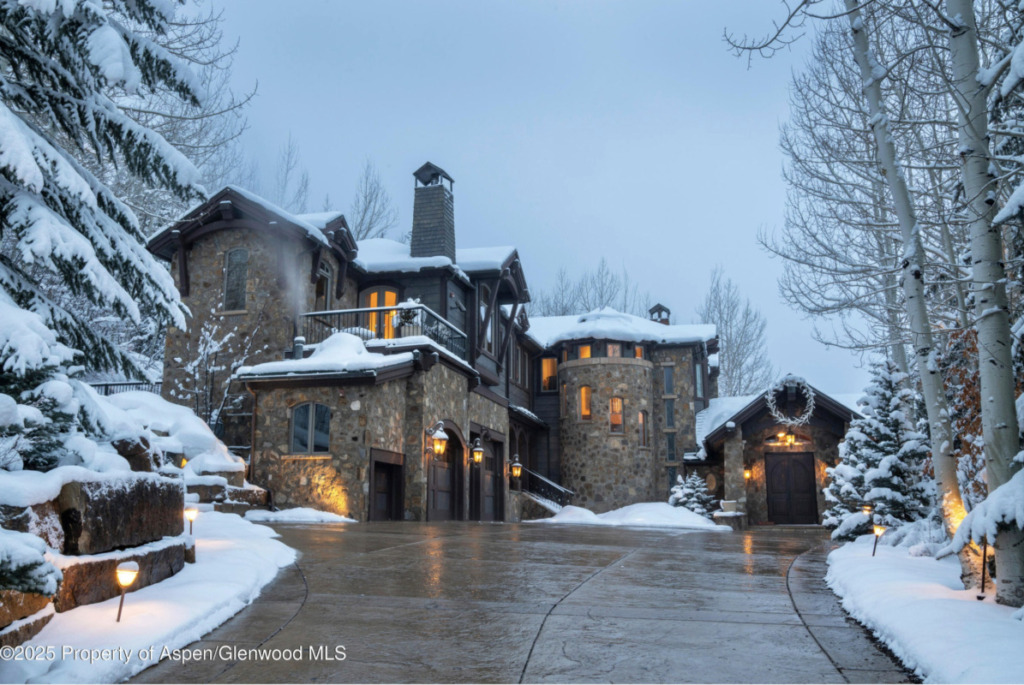 761 Moore Dr in Five Trees Sells for $25M/$2,548 SF Furn Image