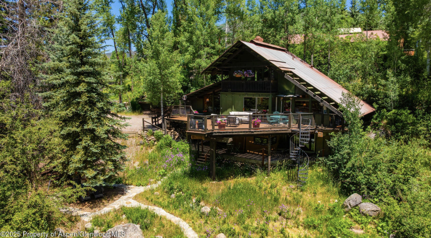 Old Aspen Classic: Original In-Town Riverfront Chalet Sells for $9.25M/$4,899 SF Part Furn Image