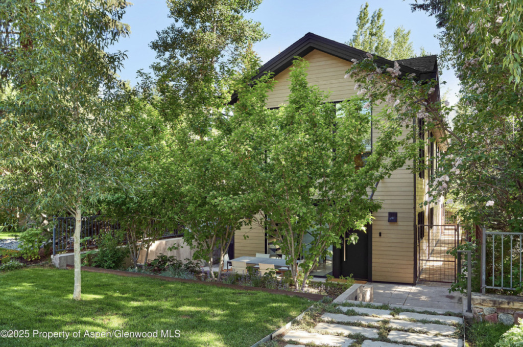 612 W Francis St in West End Sells for $15M/$4,026 SF Part Furn Image