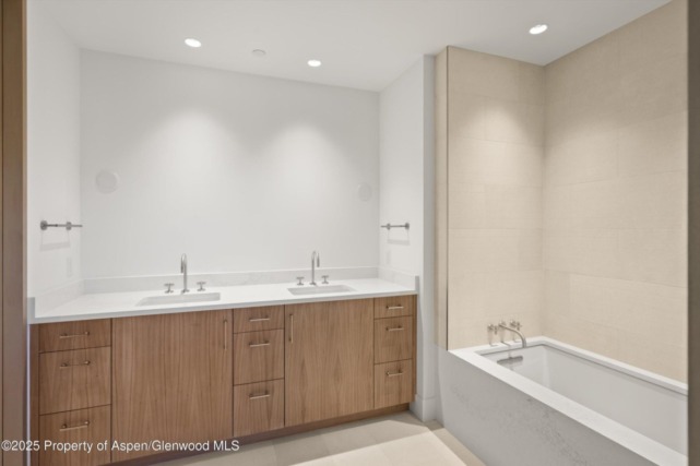 Snowmass_Village_homes_for_sale_383_Ridge_Road_10_DouglasElliman