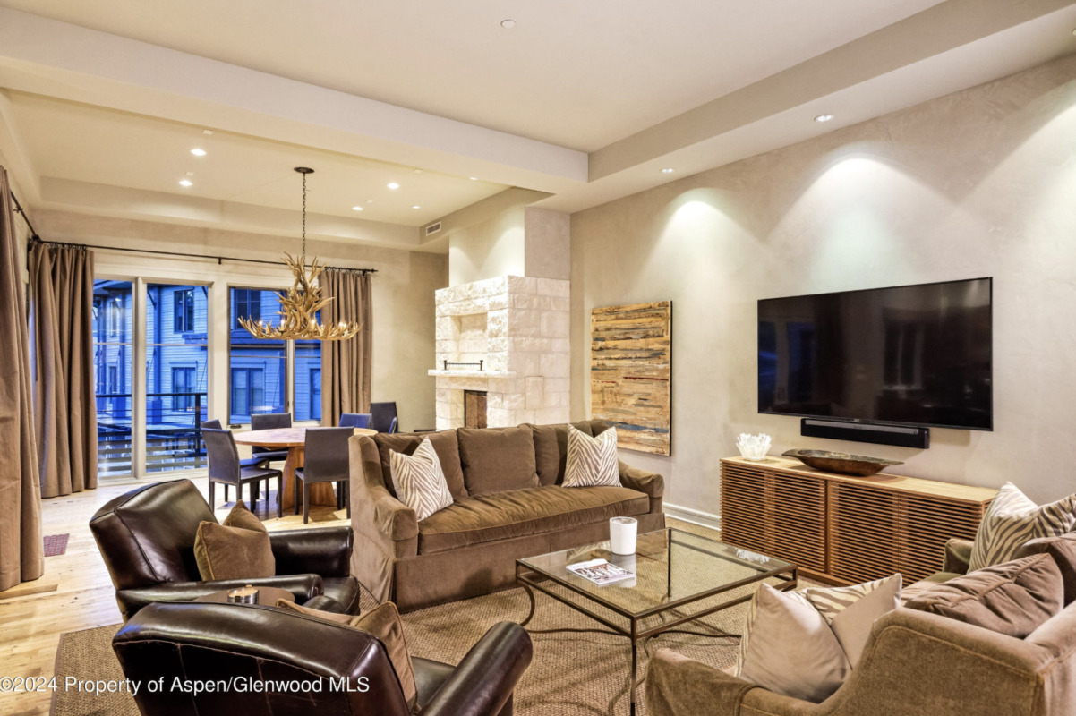 Obermeyer Place #204 – 4-Bdrm Condo in Aspen Core – Closes at $12.3M/$4,197 SF Furn Image