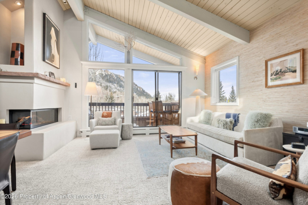 Top Floor Gant Condo Sells for $5.385M/$4,236 SF Furn Image