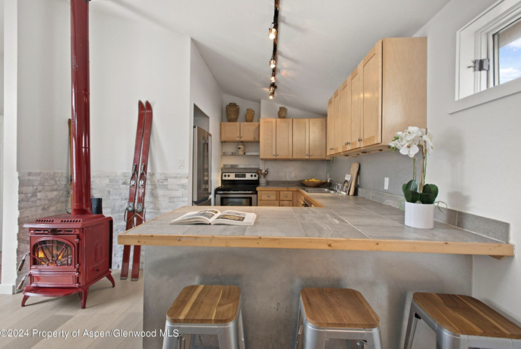 Aspen_Co_homes_for_sale_323_E_Reds_Road_1_Compass-1 Aspen_Co_homes_for_sale_140_Maple_Lane_11_AspenSnowmassSothebys