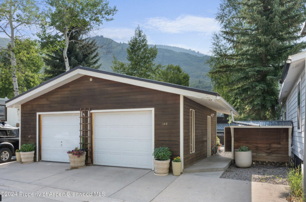 140 Maple Ln in Smuggler Mobile Park Sells for $2.185M/$1,201 SF Part Furn Image