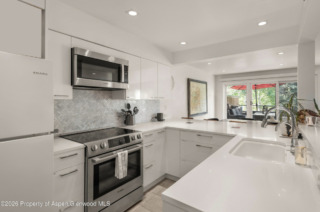 Snowmass_Village_condo_for_sale_294_Snowmass_Club_Circle_1209_3_DouglasElliman