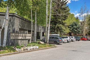Snowmass_Village_condos_for_sale_35_Upper_Woodbridge_Road_2ab_10_ChristiesInternational