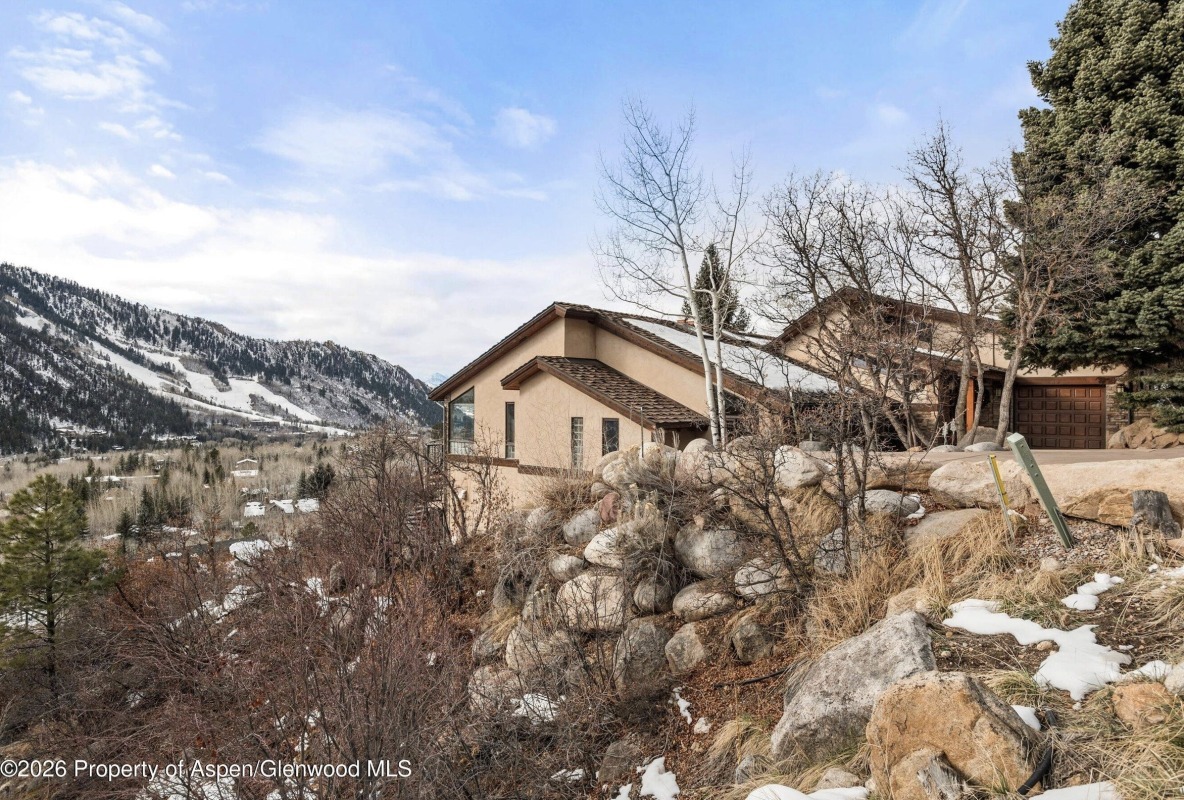 40 Mountain Laurel Lane in Mountain Valley Sells for $9.875M/$3,386 SF Unfurn Image