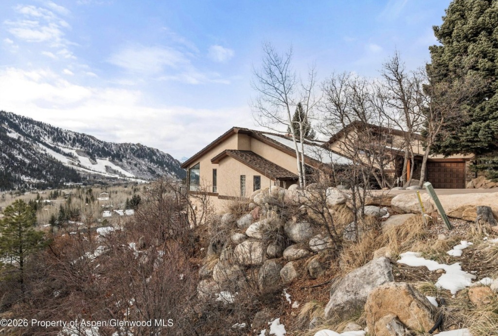 40 Mountain Laurel Lane in Mountain Valley Sells for $9.875M/$3,386 SF Unfurn Image