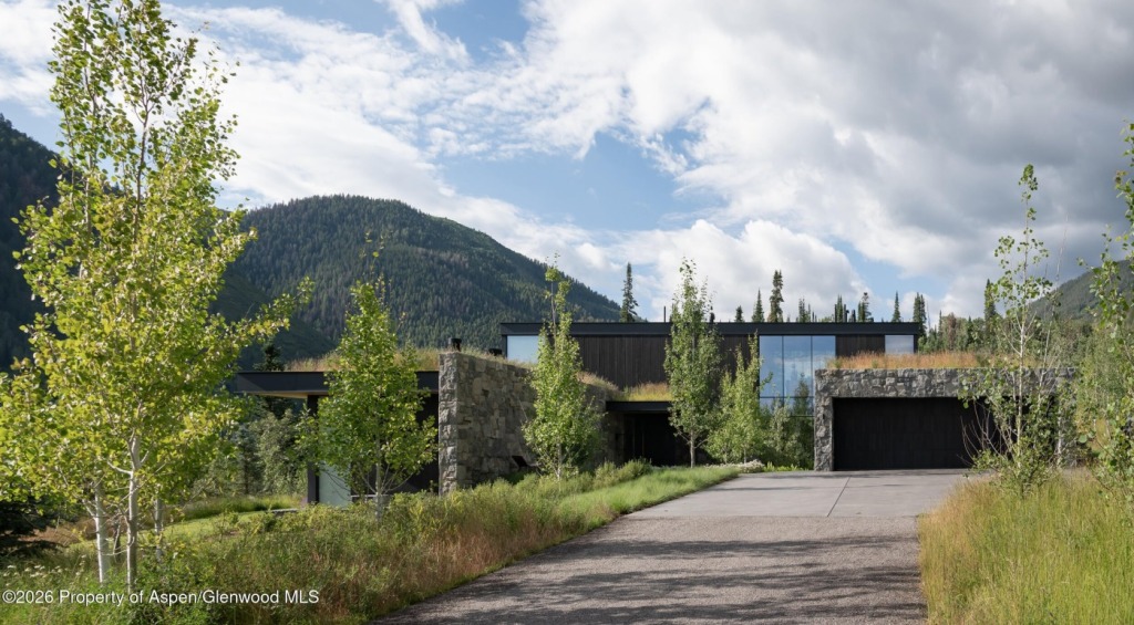 724 N Hayden Up Castle Creek Sells for $34.5M/$6,386 SF Part Furn Image