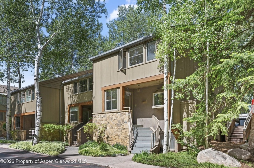 Villas of Aspen 3 Bdrm/2 Ba Condo Sells for $3.4M/$1,793 SF UnFurn Image