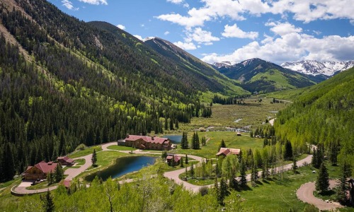 Elk-Mountain-Lodge_Bill-Koch_summer_Compass-Realty