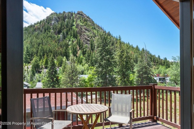 Aspen_Co_condos_for_sale_Coldwell_Banker_Mason_Morse-SMV_10_ColdwellBankerMM