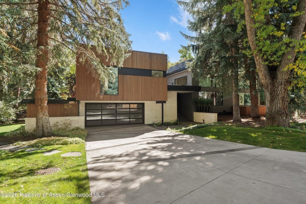 520 N Eighth St in the West End Sells for $23M/$5,463 SF Furn Image